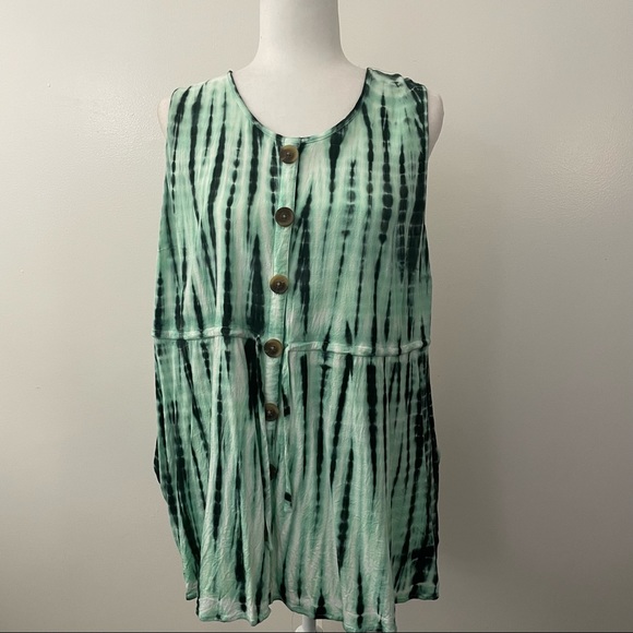 Green Tie Dye Textured Stretch Rayon Button Front Tank - Picture 3 of 7